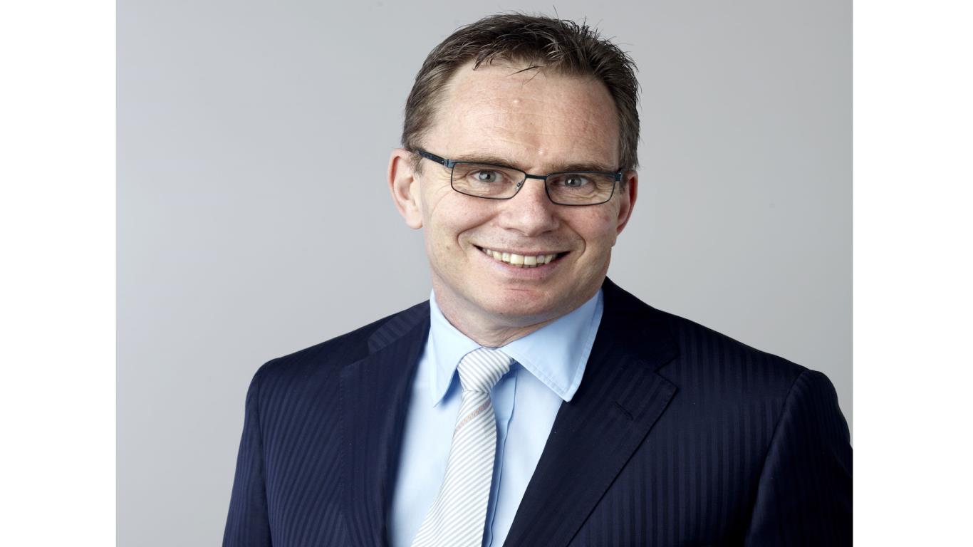 Andrew Mackenzie, BHP Billiton: 43% pay cut