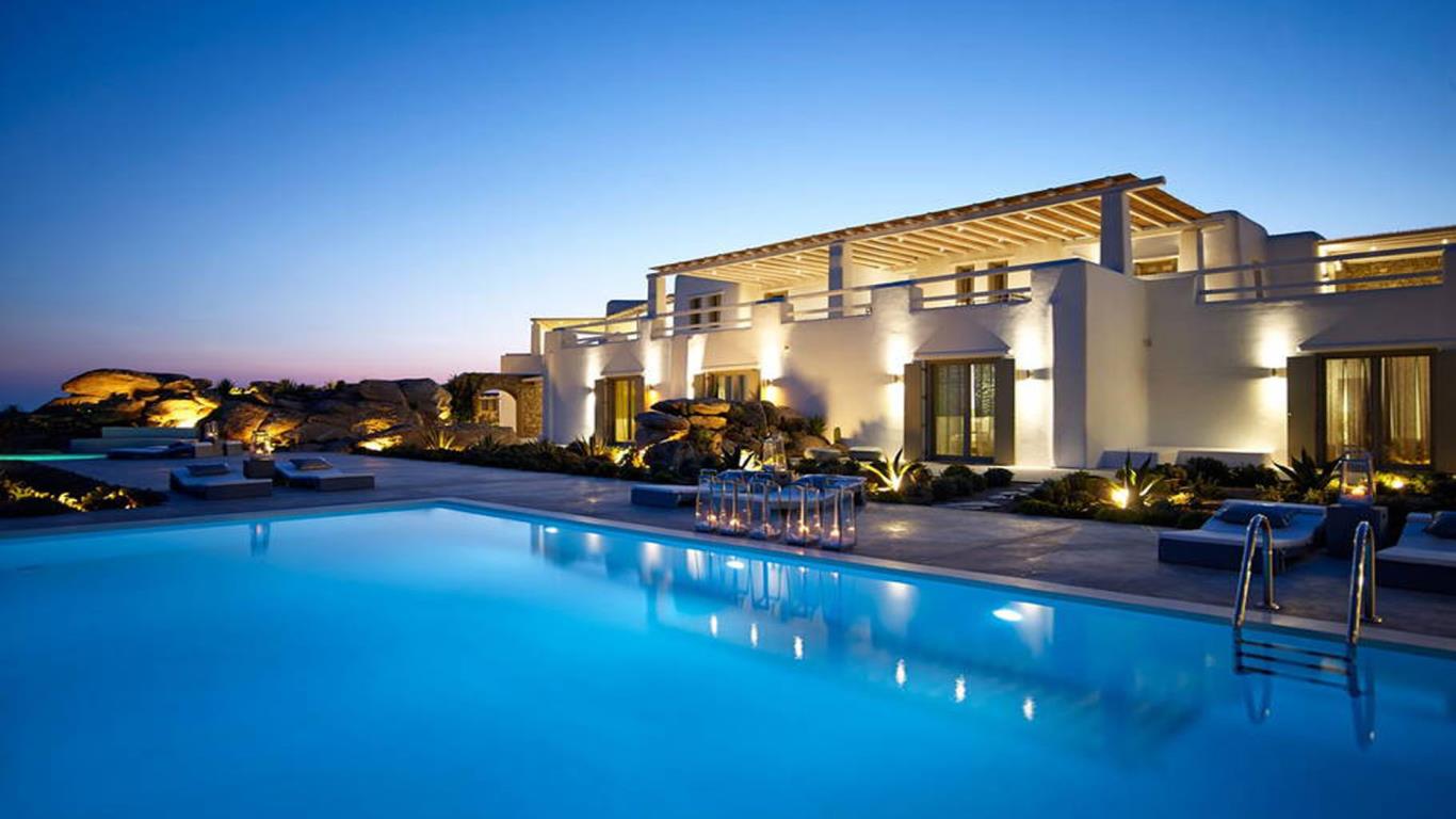 High-end villa in Mykonos –  $4,500 (£3,235)