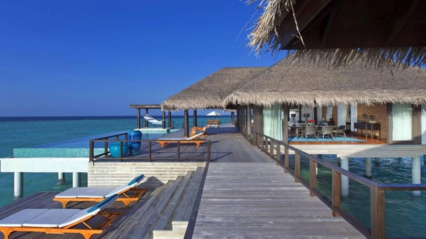 Overwater bungalow in the Maldives – $10,000 (£7,213)