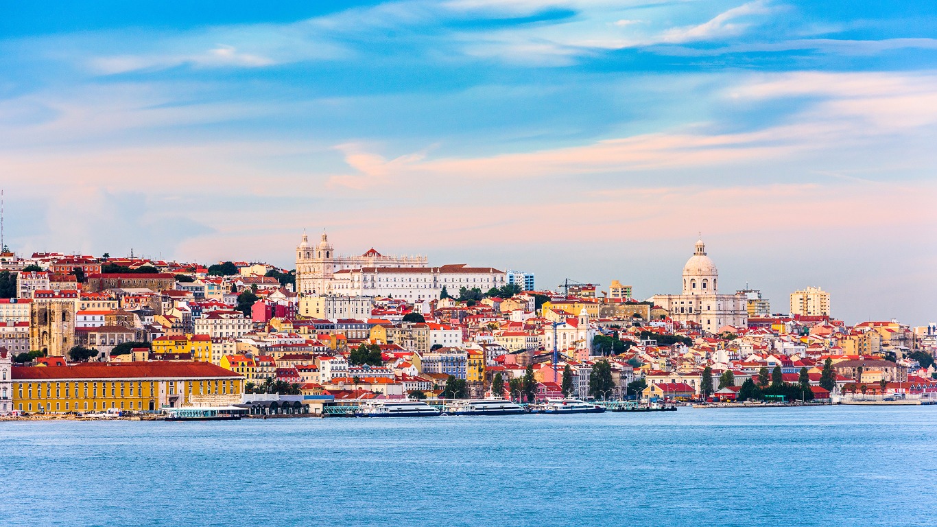 Explore Lisbon: places to visit, things to do and the best hotels
