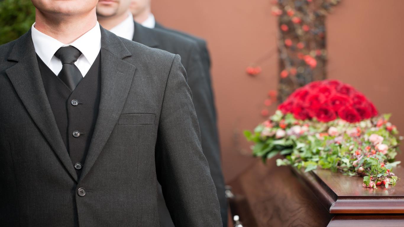 You can maximize the funeral budget by asking family or friends to act as pallbearers 