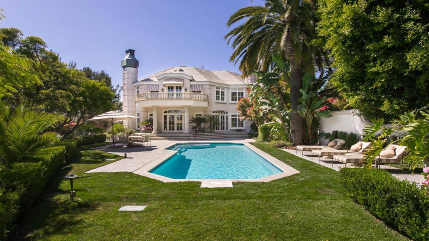 Beverly Hills mansion in Los Angeles – $8,100 (£5,843)