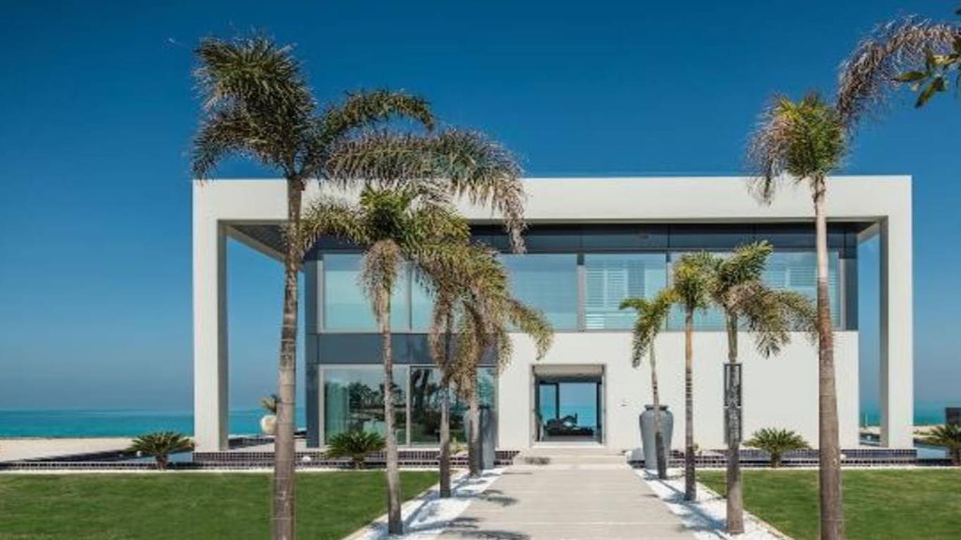Island villa in Abu Dhabi – $7,000 (£4,689)