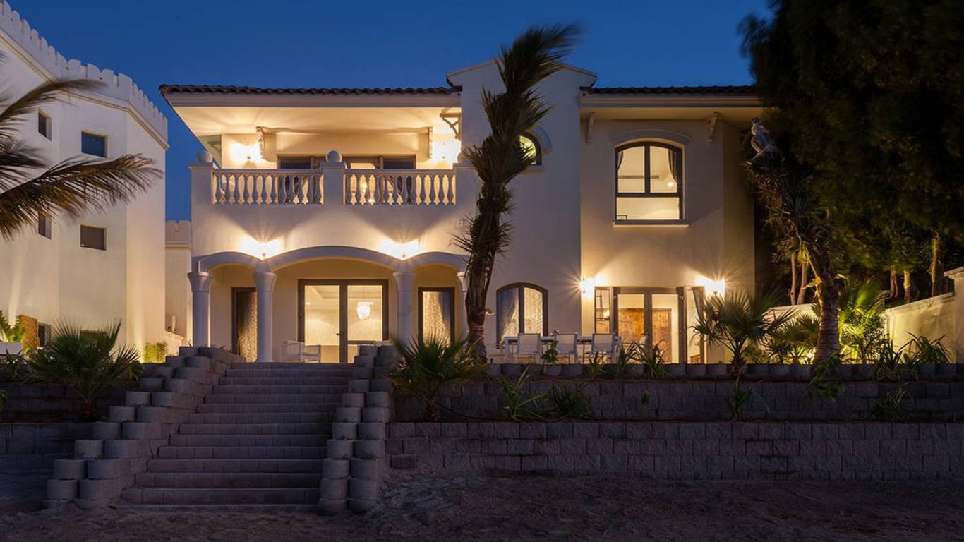 Beachside villa in Dubai – $2,900 (£2,029)
