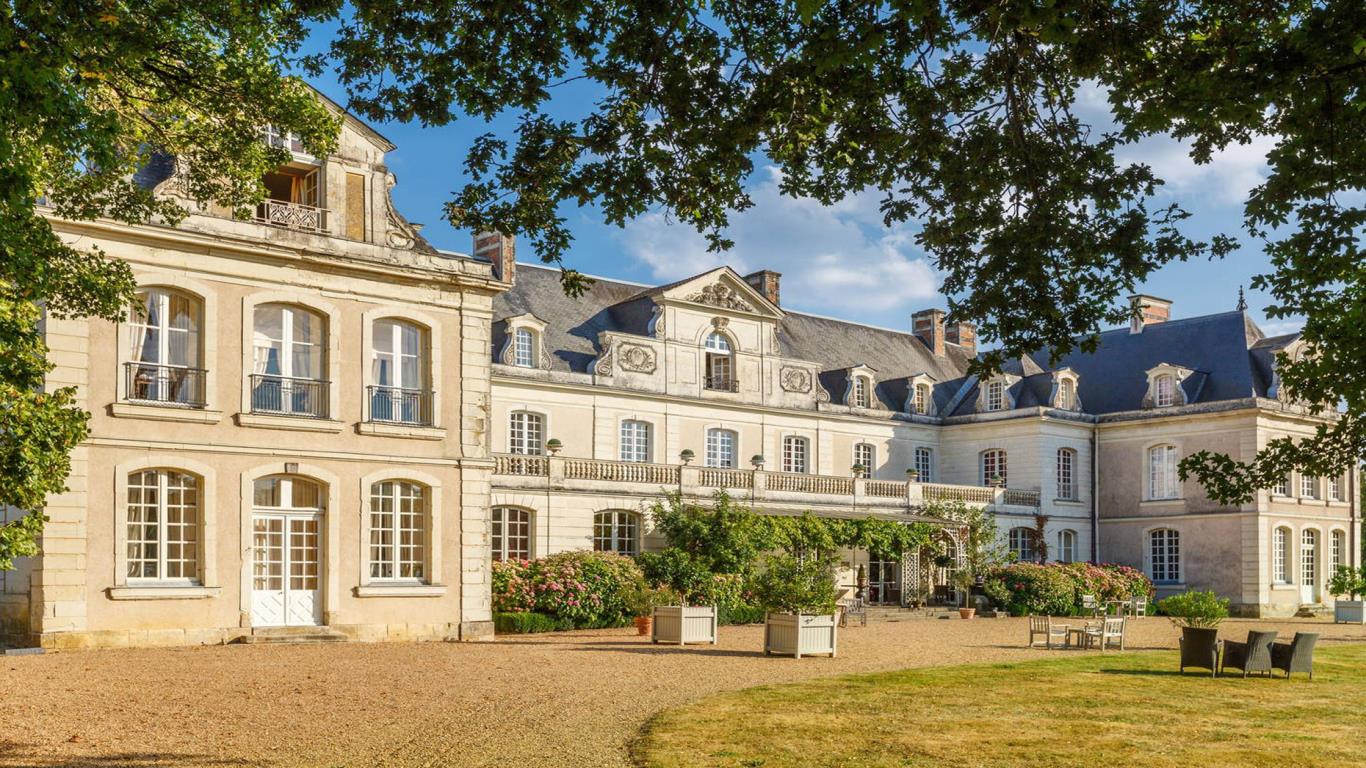 18th century château in France –  $9,950 (£6,956)