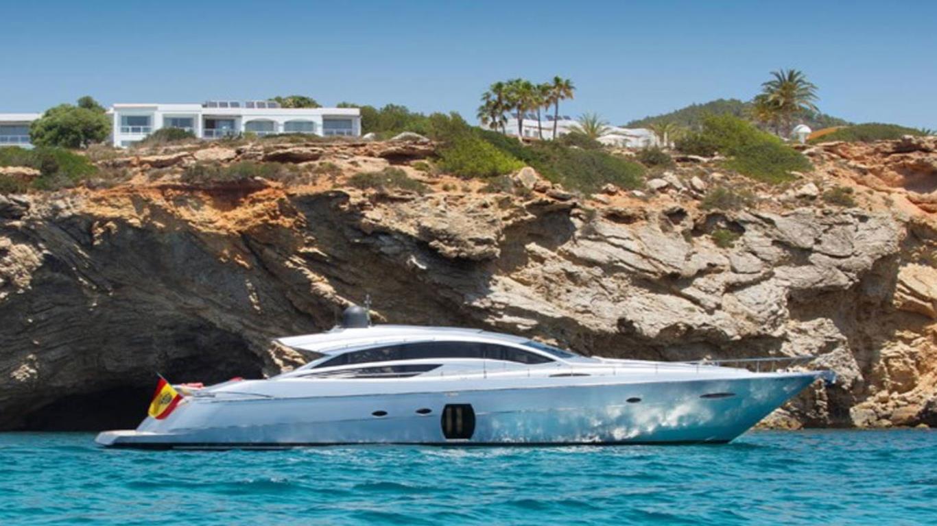 Pershing yacht in Ibiza –  $7,800 (£5,383)