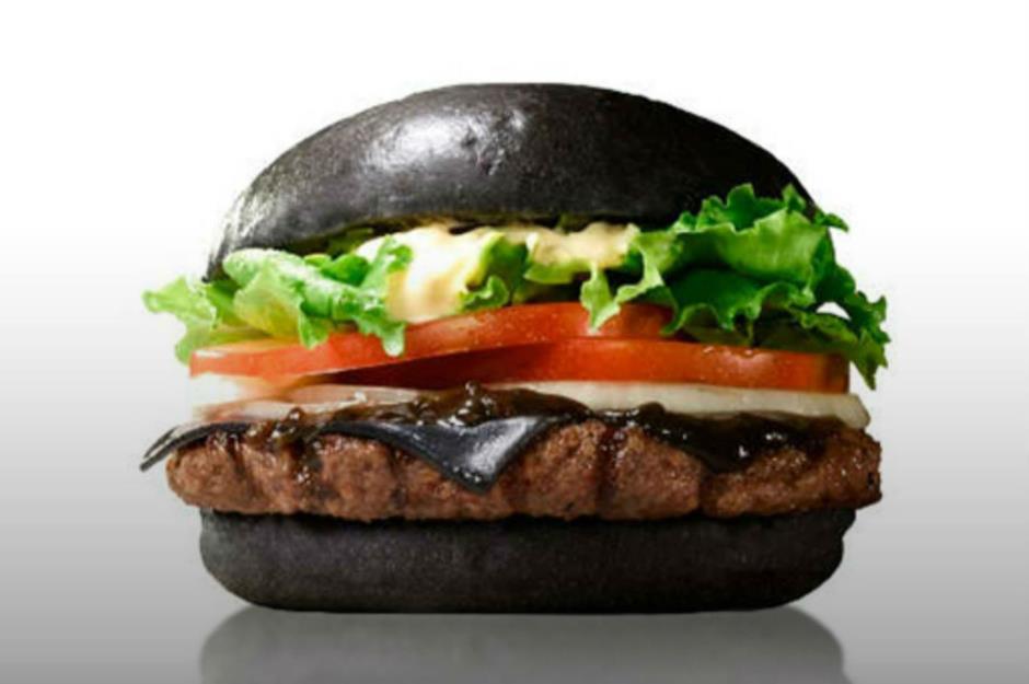 Premium Kuro burger – Burger King, Japan