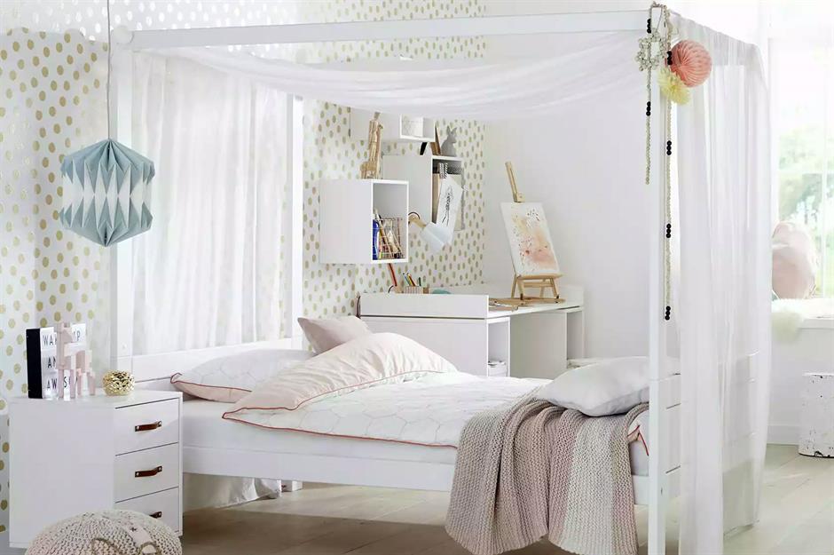 little girl 4 poster bed