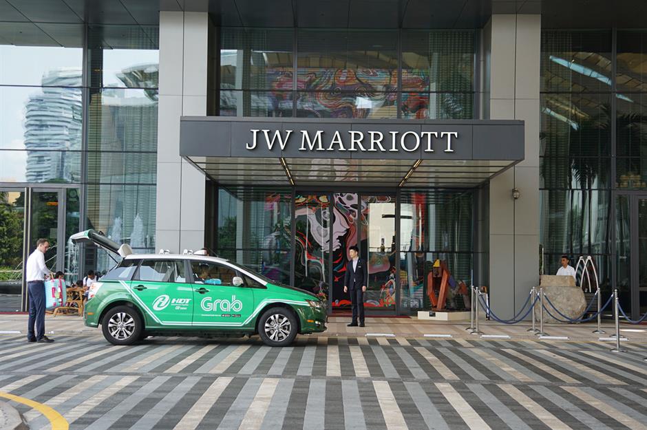 Marriott International (NASDAQ:MAR)