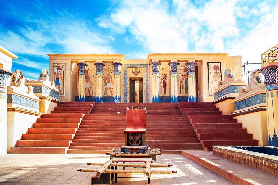 Verwaiste Filmsets rund um den Globus