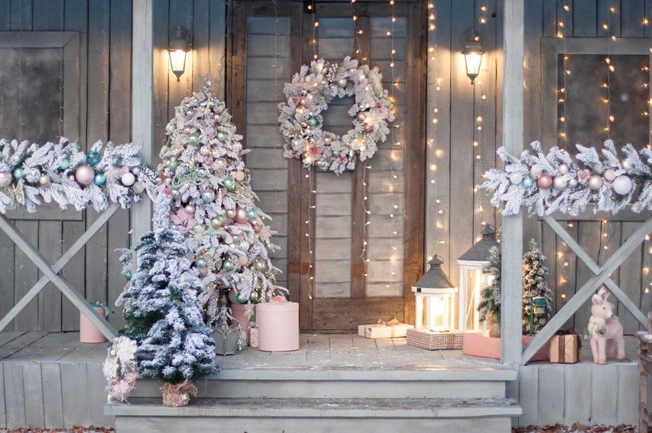 Outdoor Christmas Decorating Ideas On A Budget
