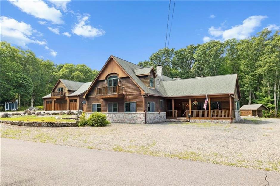 Secluded compound, Rhode Island, USA: $1.4 million