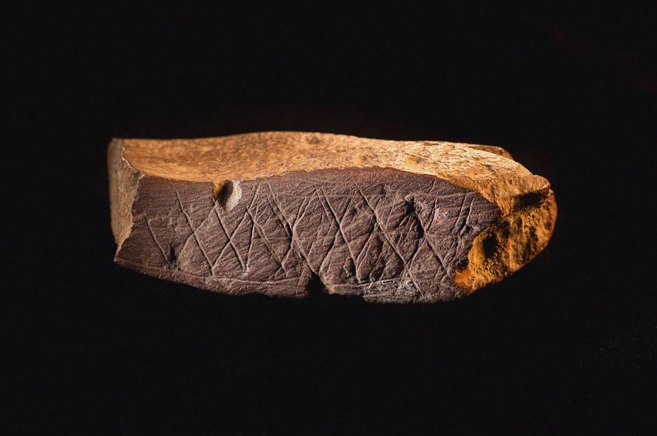 Middle Stone Age African people: abstract art and mathematics, c. 71,000 BC
