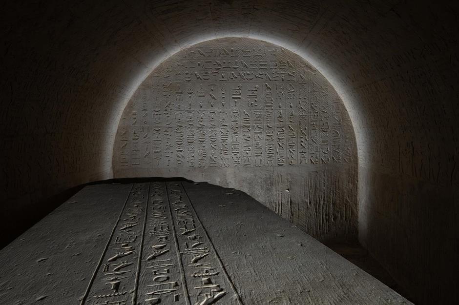 2.500 Jahre altes Grab mit seltenen Zaubersprüchen entdeckt
