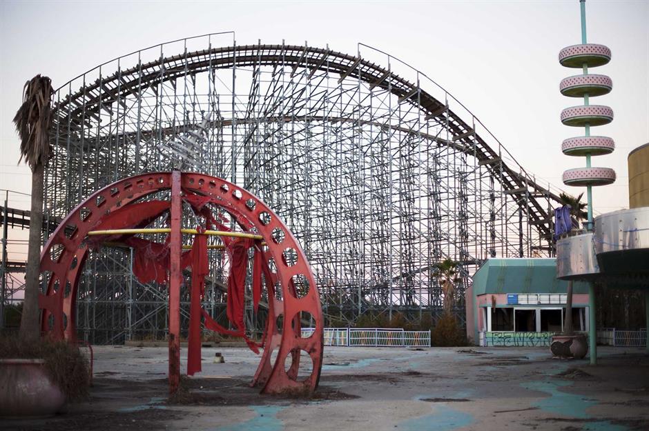 17 Eerie Abandoned Amusement Parks Across the U.S.