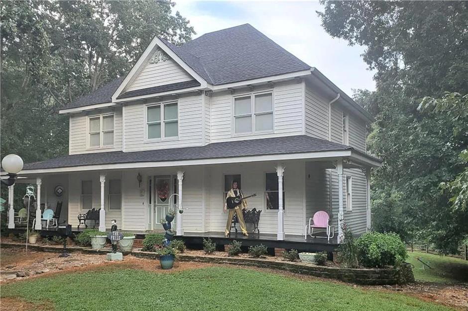 Elvis impersonator house, Georgia, USA