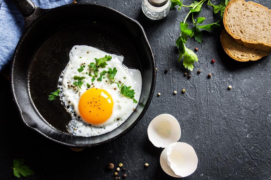 58. Fry eggs without oil or butter 