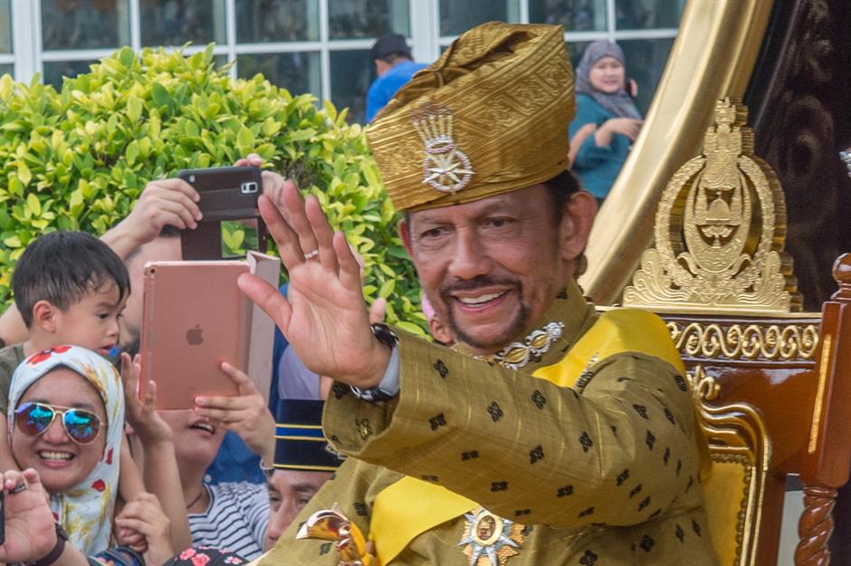 The Sultan Of Brunei S Net Worth And Extreme Spending Lovemoney Com