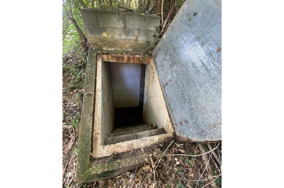 Abandoned buildings with hidden bunker, Mississippi, USA: $55,000