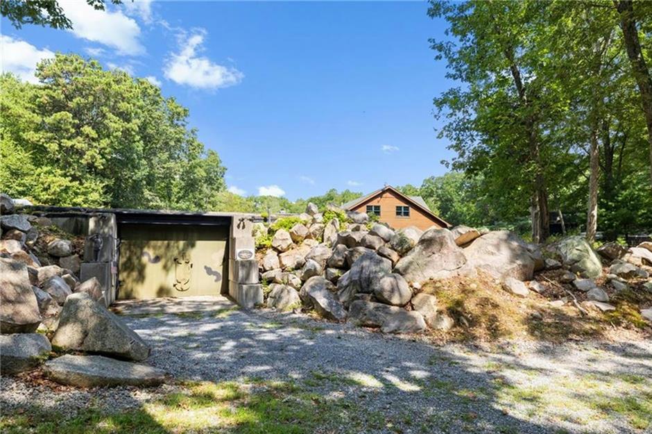 Secluded compound, Rhode Island, USA: $1.4 million