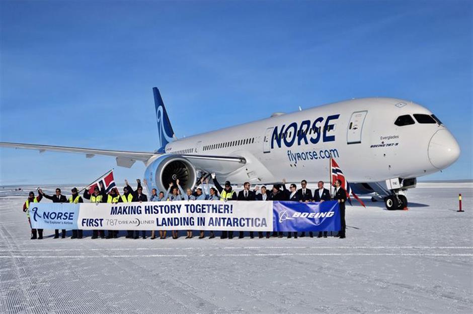 "Largest" aircraft ever to land in Antarctica