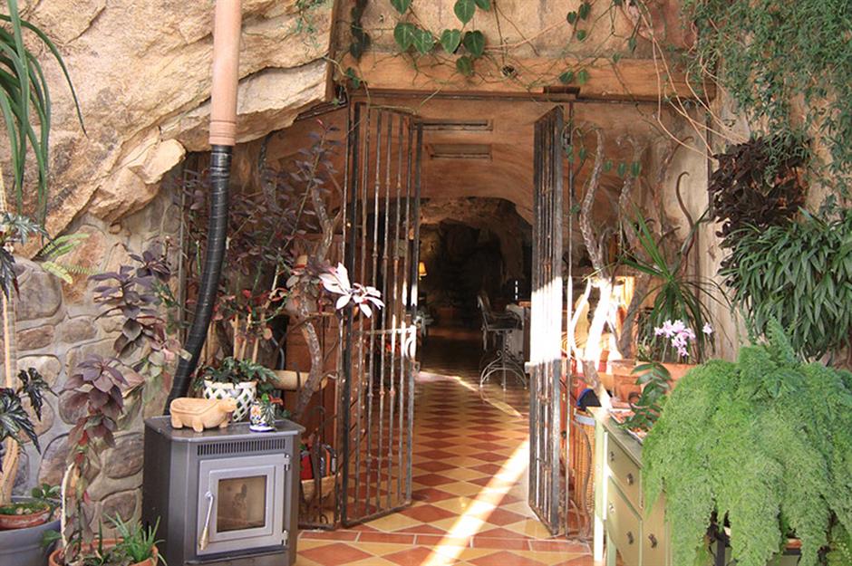 12 Incredible Cave Homes Loveproperty Com