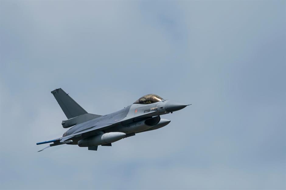 Hühnerfleisch gegen Kampfjets