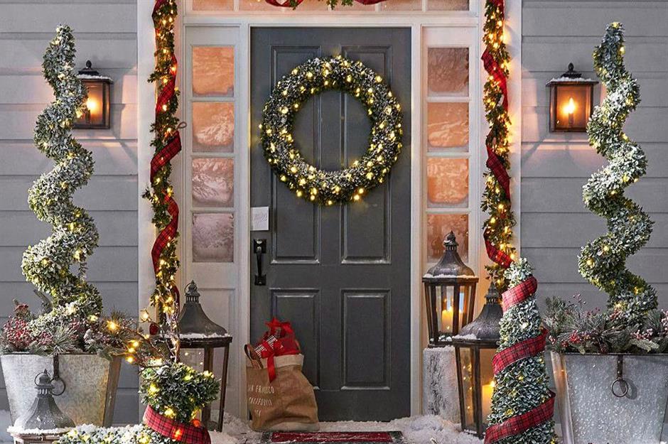 Outdoor Christmas decorating ideas | loveinc.com