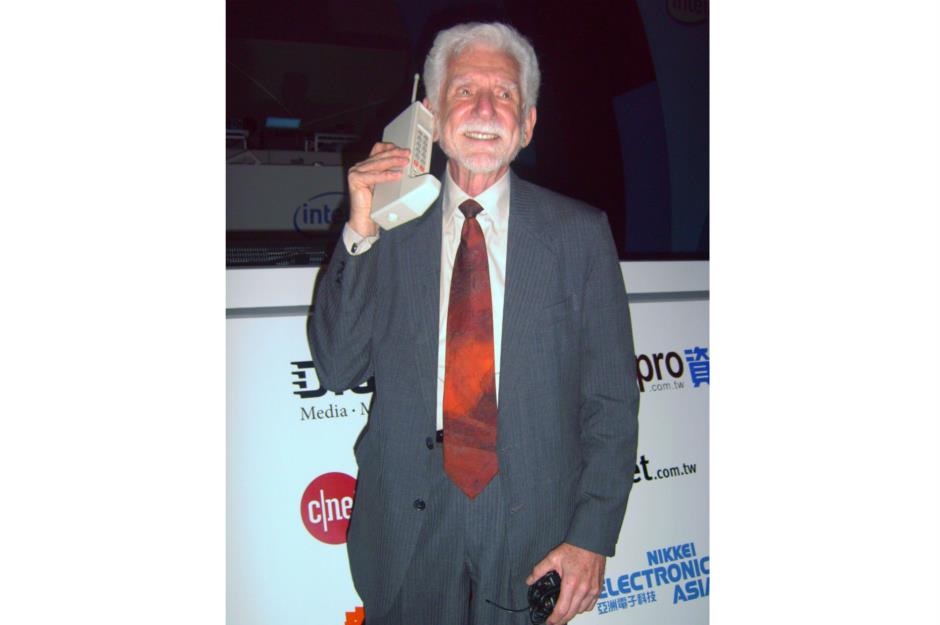 1983: brick mobile phone