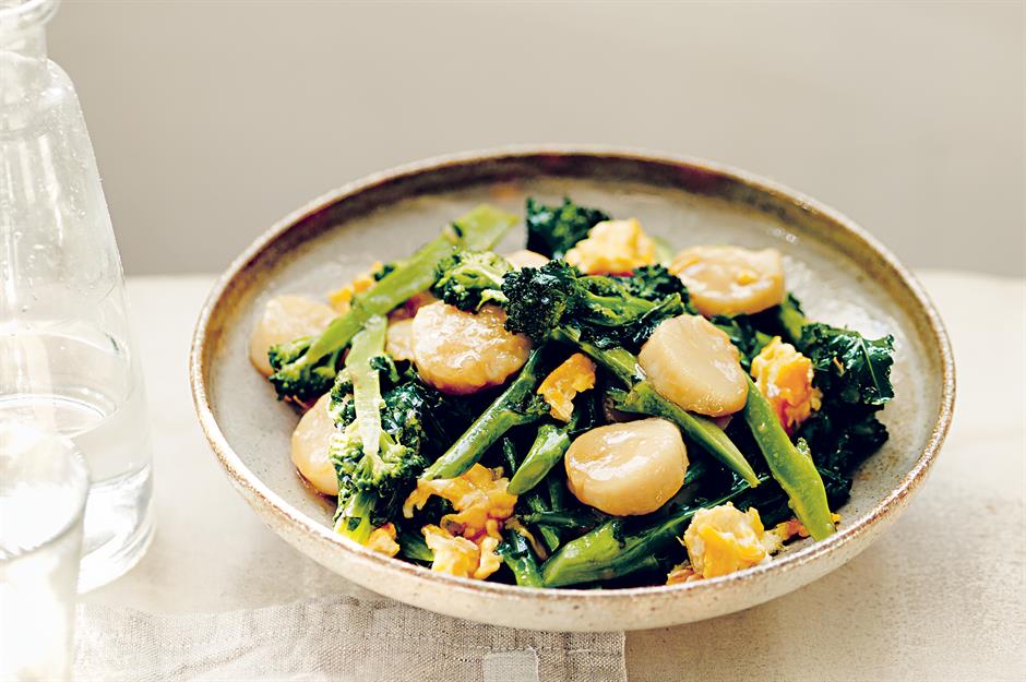 Under 30 minutes: pan-fried scallops with broccoli