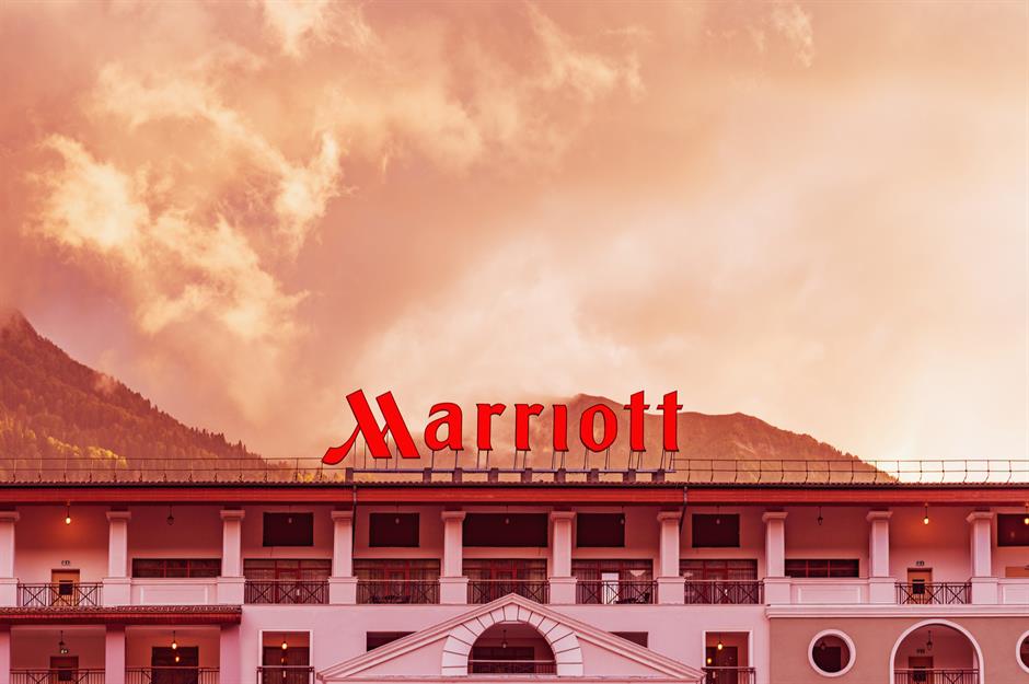 Marriott vs Airbnb