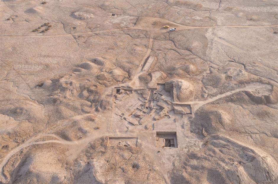 Talaba qizlarning etaklari ostidagi videolari