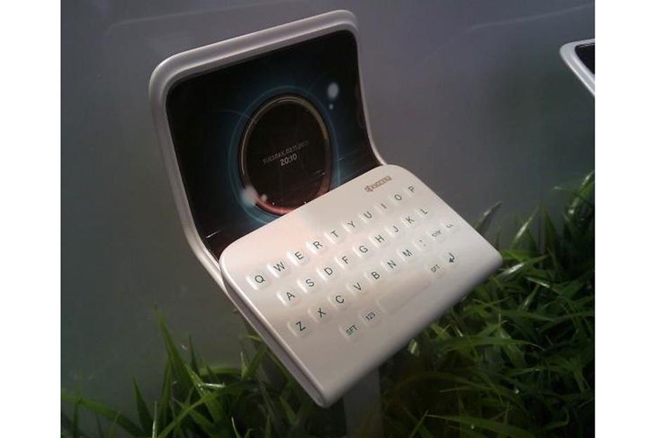 Foldable phone by Kyocera