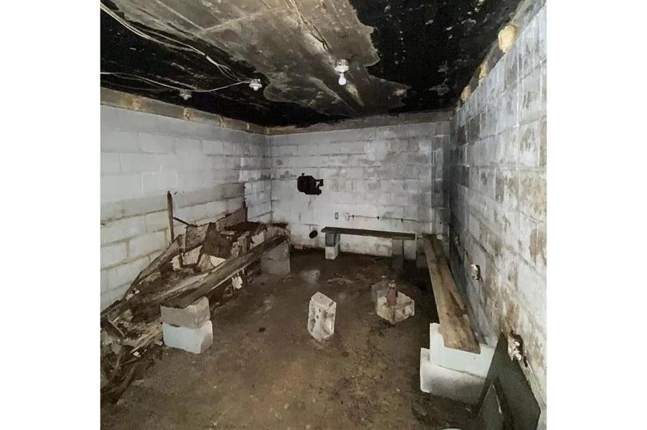 Abandoned buildings with hidden bunker, Mississippi, USA: $55,000