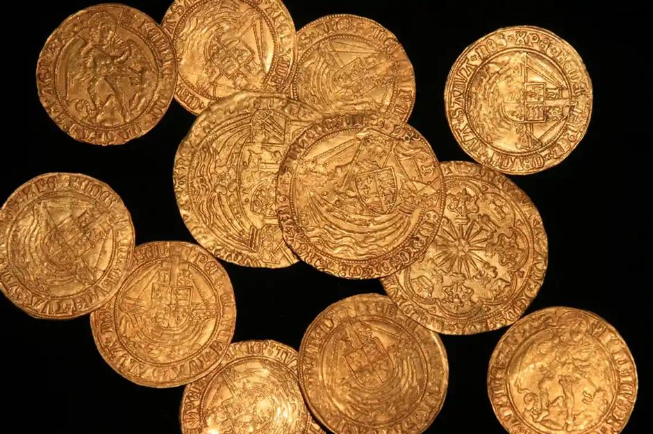 15th-century gold coins under the weeds 