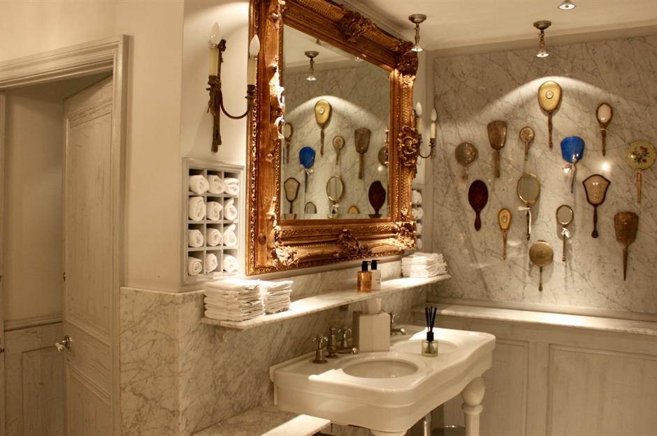 London Themed Bathroom Decor / Little Venice Bathrooms Maida Vale Designer Bathrooms London Bathroom Specialists Maida Vale Bathrooms London W9 - Who says beach decor is only fit for your vacation home?
