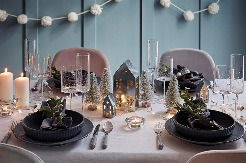 50 Beautiful Christmas Table Decorating Ideas Loveproperty Com