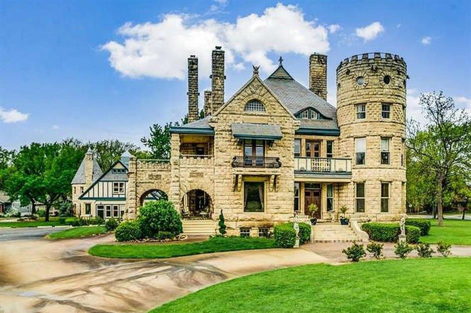 10 real haunted homes for sale (ghosts included ...
