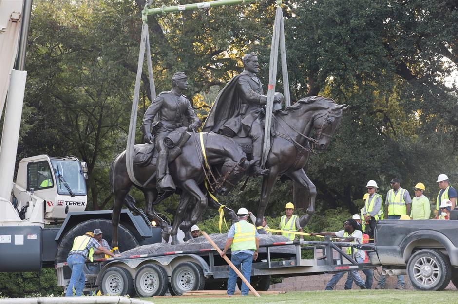 Nationalist statue of Robert E Lee – $1.4 million (£1.15m)