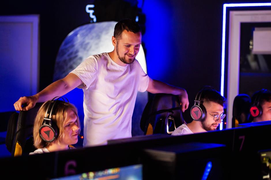 Esports coach   
