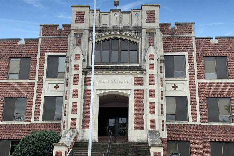 Abandoned high school, Texas, USA: $2.3 million