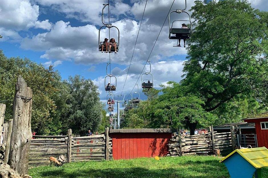 Amusement parks near Toronto