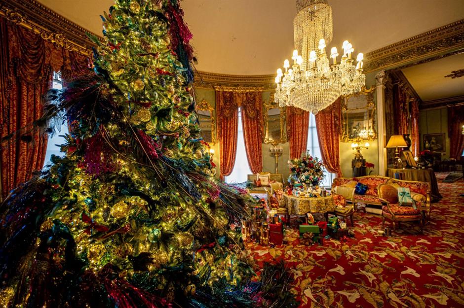 Stately homes dressed for Christmas around the world | loveproperty.com