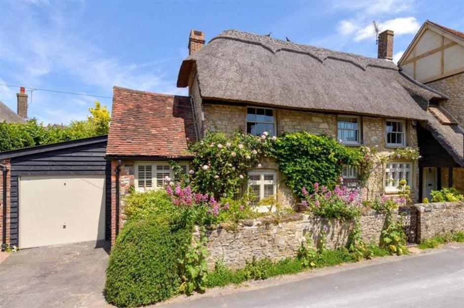 The Cutest Chocolate Box Cottages Money Can Buy Loveproperty Com