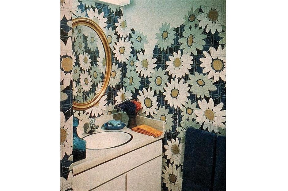 1970s blue daisy bathroom