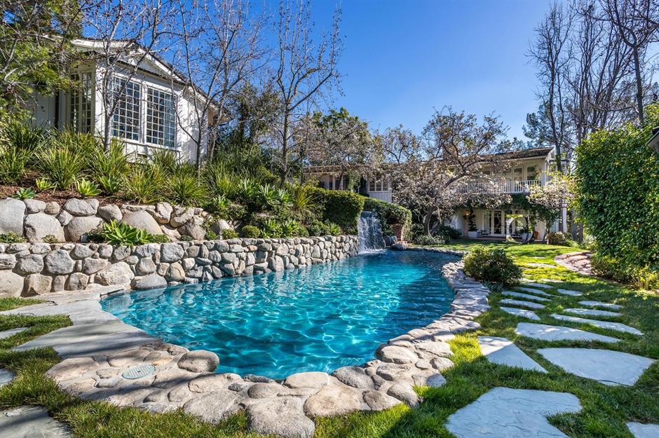 Rags-to-riches properties of stars who worked their way up