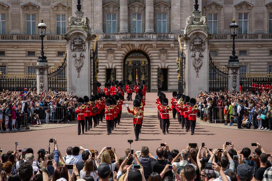 How the British royal family makes and spends its money | lovemoney.com