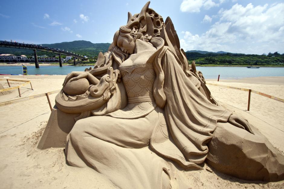 Sandcastle consultant: $65,000 (£47k) a year