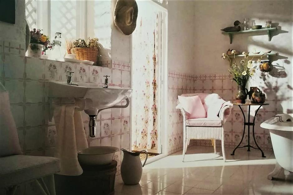 1990s floral bathroom