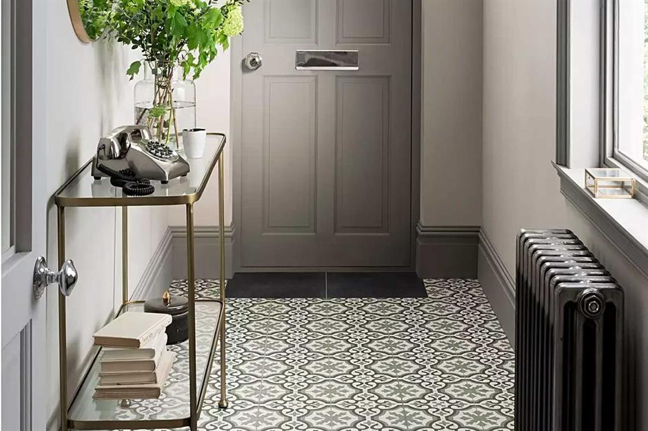 Featured image of post Small Entryway Foyer Tile Ideas : Natural wooden bench and big gold and brown flooring tiles.